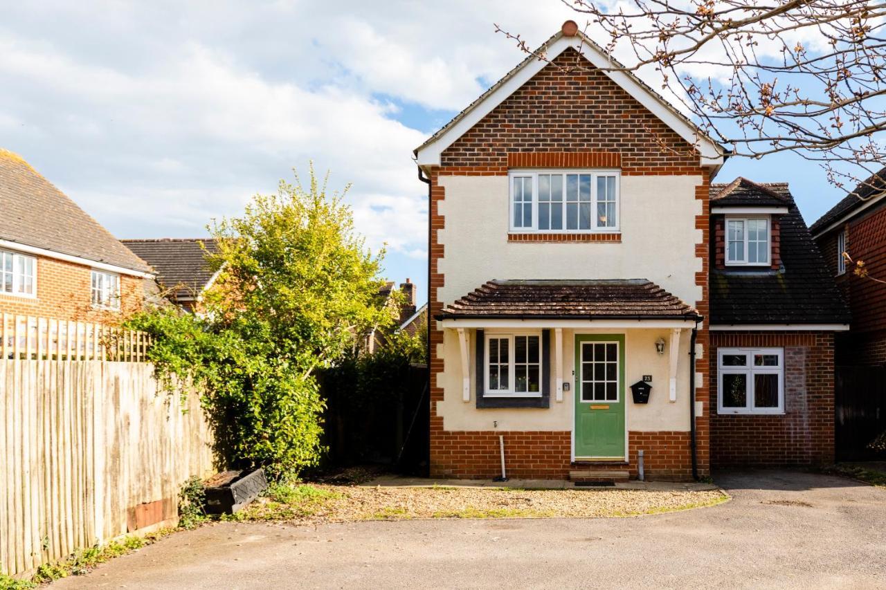 Chichester Retreat House With Free Parking Exterior photo