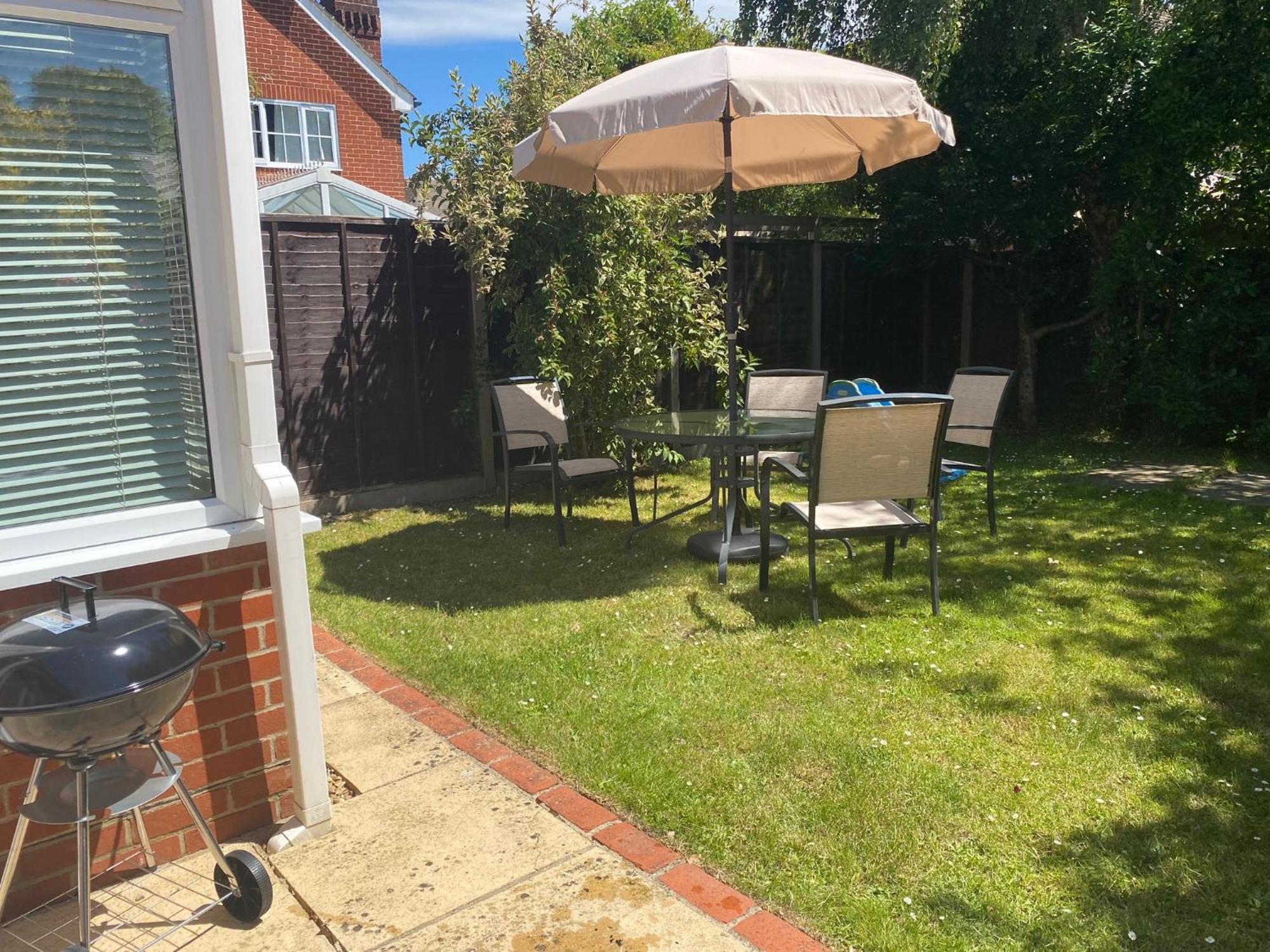Chichester Retreat House With Free Parking Exterior photo