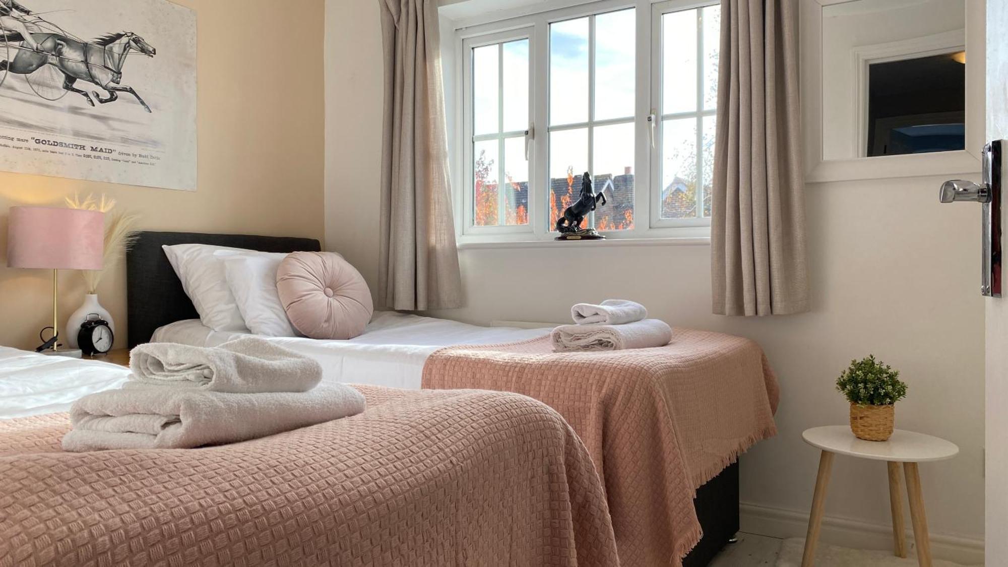Chichester Retreat House With Free Parking Exterior photo