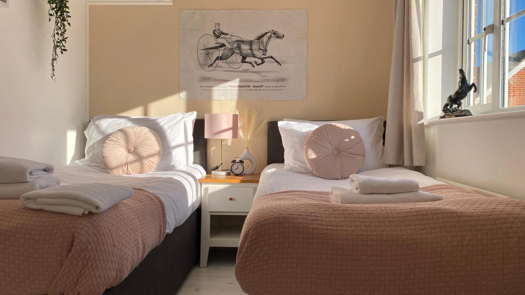 Chichester Retreat House With Free Parking Exterior photo