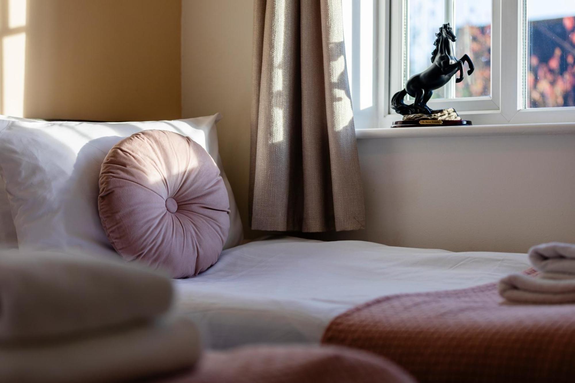 Chichester Retreat House With Free Parking Exterior photo