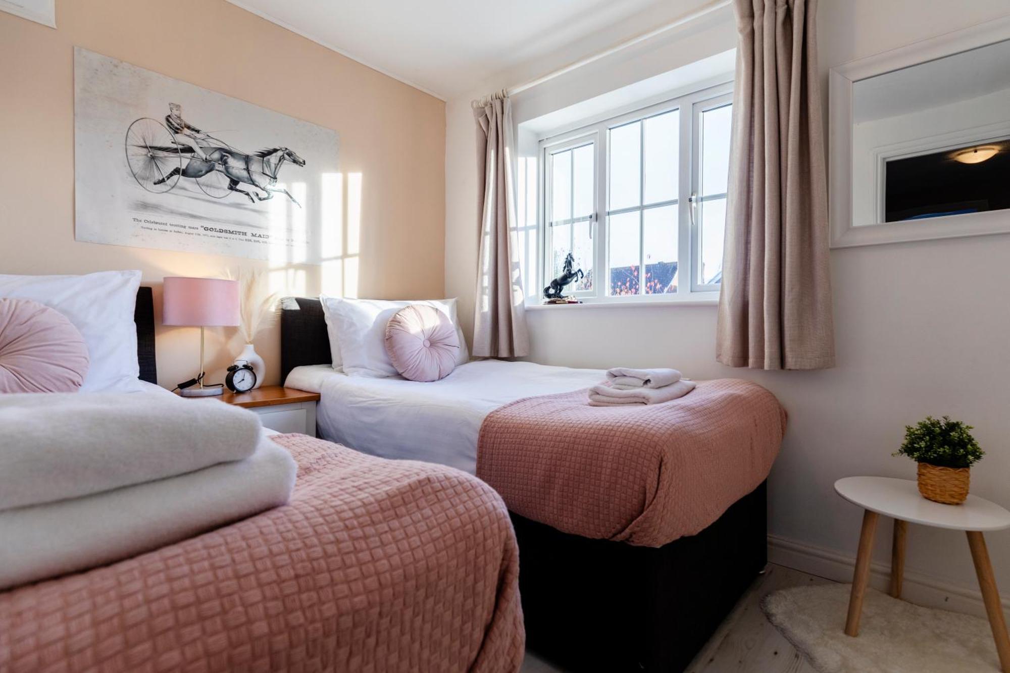 Chichester Retreat House With Free Parking Exterior photo